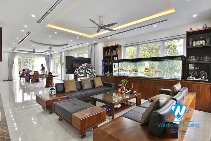  Massive ambassador corner villa for rent in Vinhomes Riverside - Long Bien